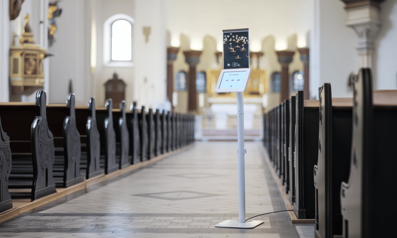 ChurchDesk betalingsterminalen i et kirkerum