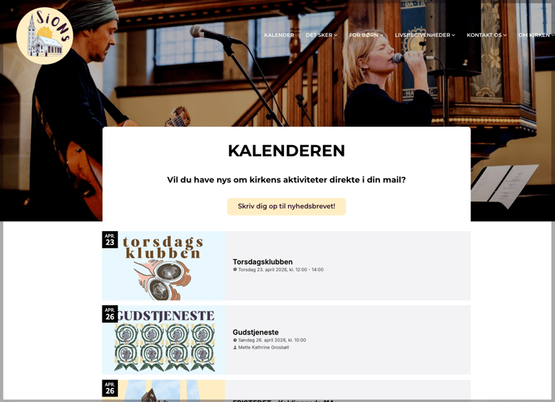 Undersiden for kalender med en visning af aktiviteter og baggrundsbillede af band i kirken